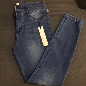 Never worn Medium wash skinny jeans